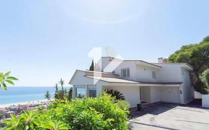 Vista exterior de Casa o xalet en venda en Castelldefels amb Piscina