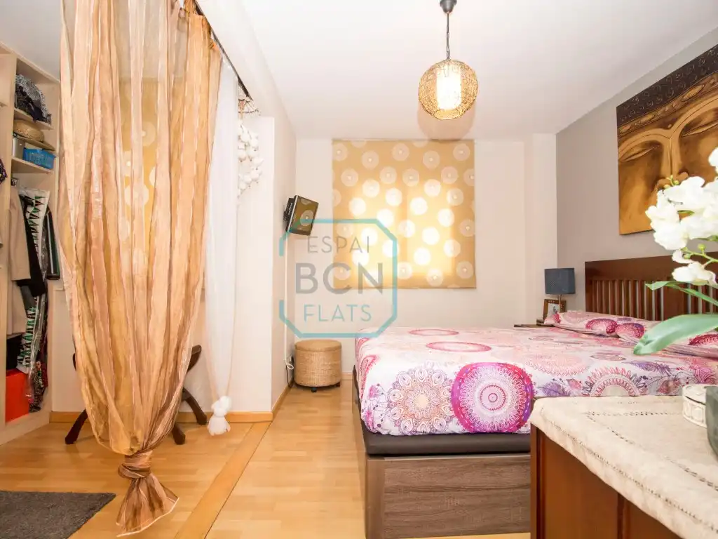 Schlafzimmer von Maisonette zum Verkauf in Barcelona