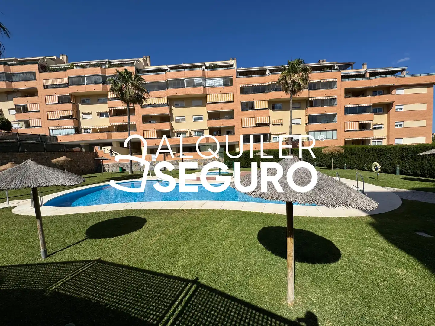 Vista exterior de Pis de lloguer en Torremolinos amb Aire condicionat, Terrassa i Piscina