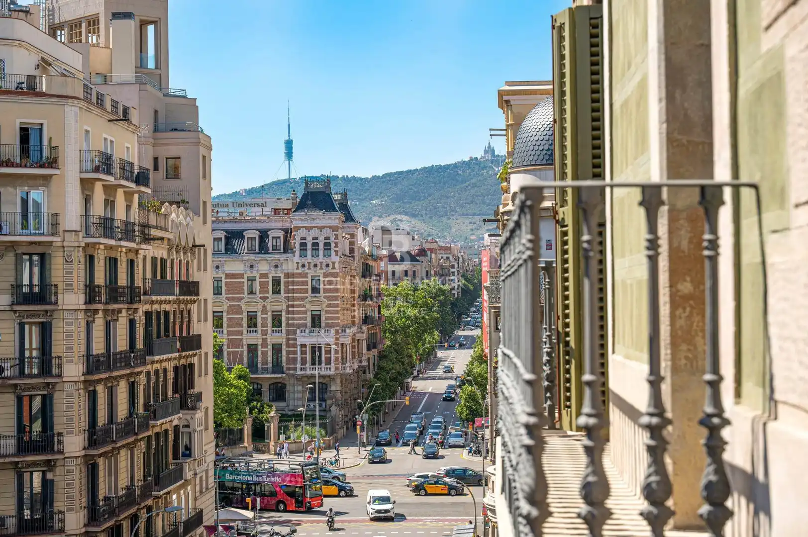 Außenansicht von Wohnung zum Verkauf in Barcelona mit Klimaanlage, Parkett und Terrasse