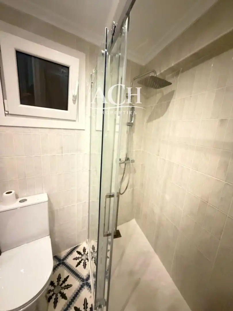 Bathroom of Flat for rent in Bilbao   with Heating and Furnished