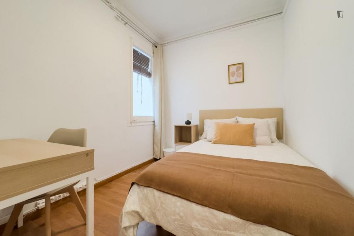 Apartment to share in Sants