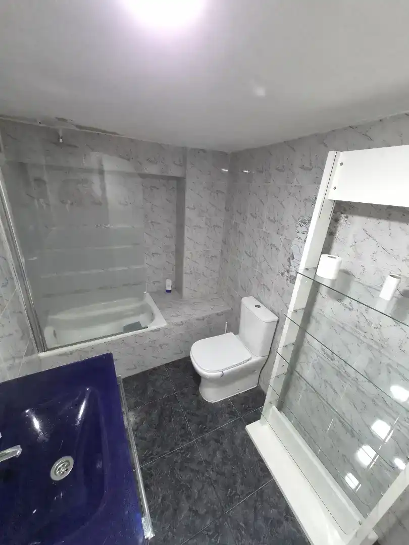 Baño de Piso en venta en Algatocín con Amueblado, Horno y Lavadora