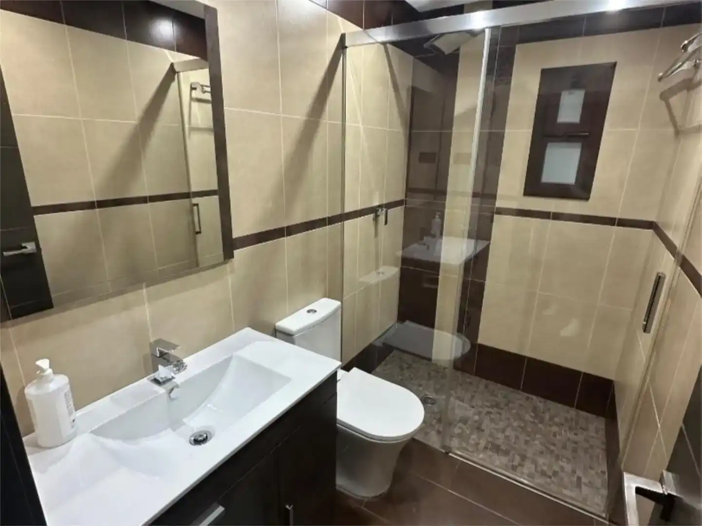 Bany de Casa o xalet en venda en Dos Hermanas amb Aire condicionat, Jardí privat i Traster