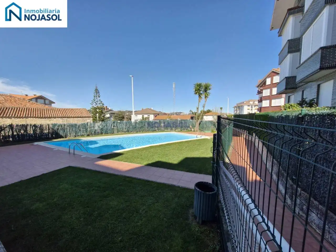 Piscina de Apartamento de alquiler en Noja con Calefacción, Terraza y Amueblado