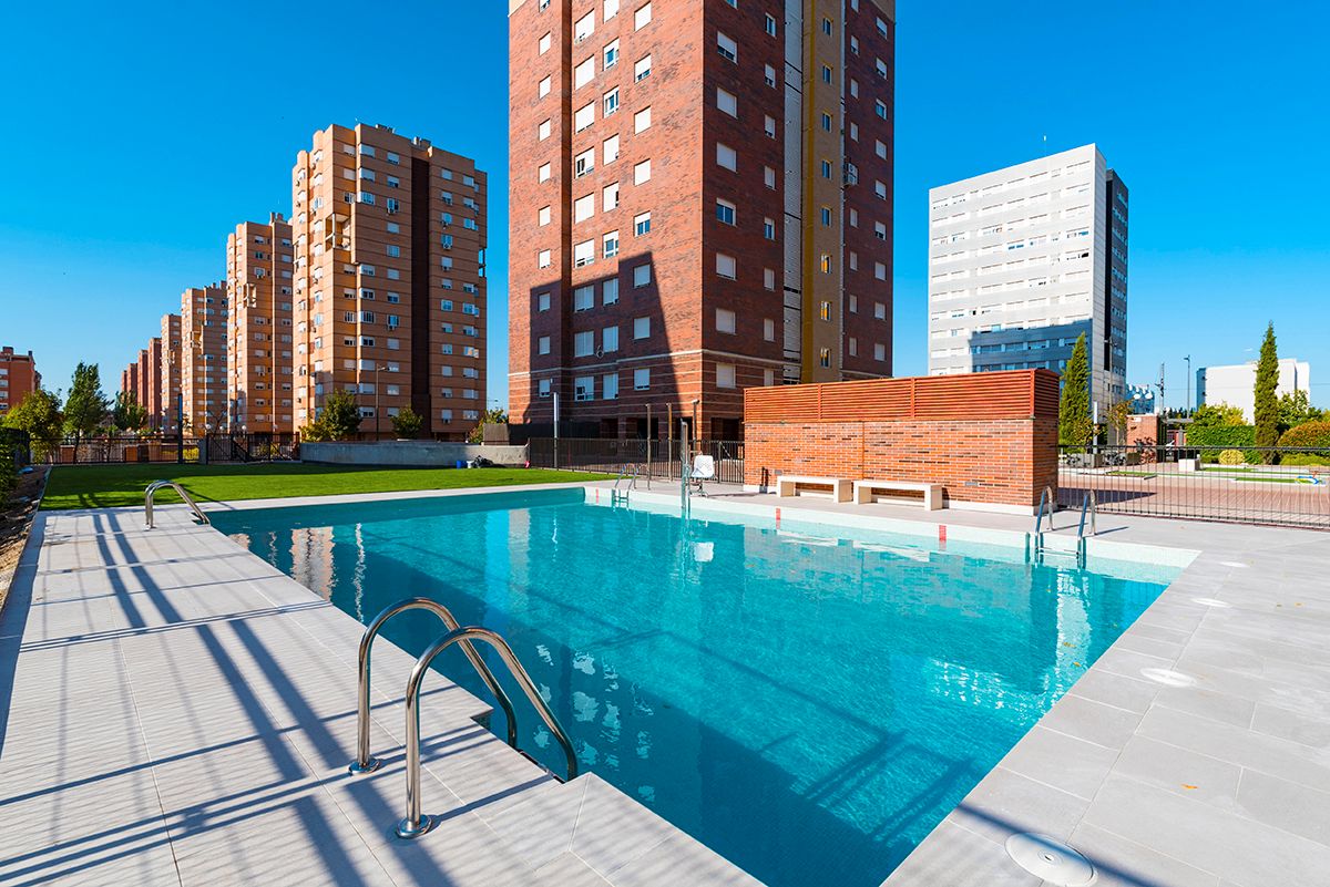 Swimming pool of Flat for sale in Parla  with Storage room and Community pool