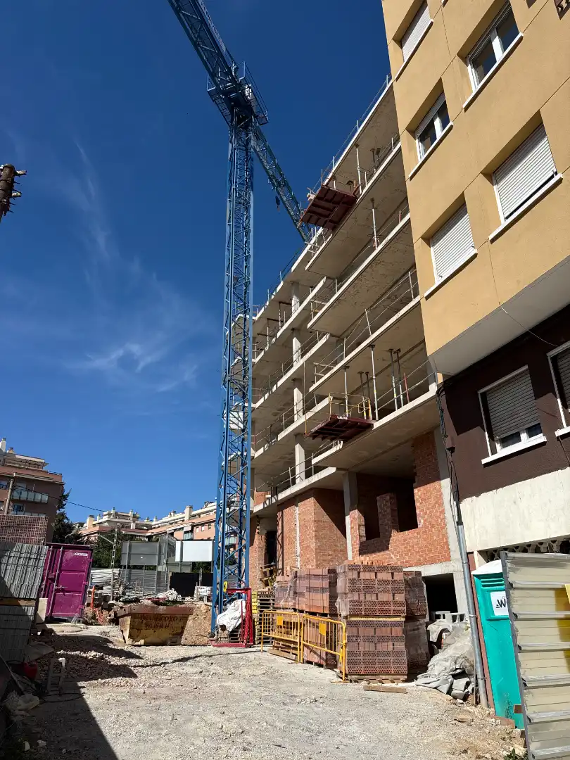 Vista exterior de Piso en venta en Montcada i Reixac con Trastero y Piscina comunitaria