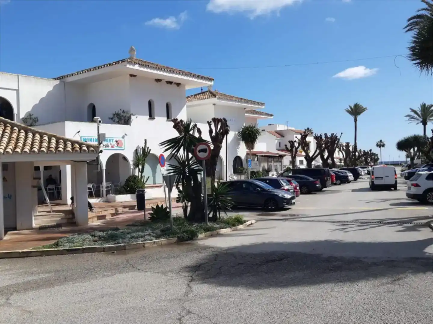 Außenansicht von Fabrikhallen zur Miete in Casares