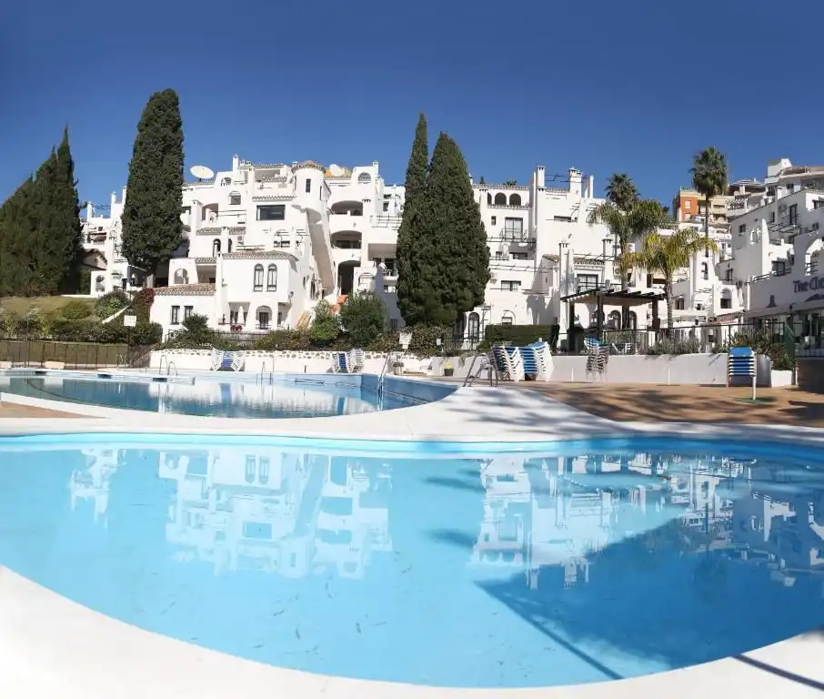 Außenansicht von Wohnungen zum Verkauf in Benalmádena mit Terrasse und Gemeinschaftspool