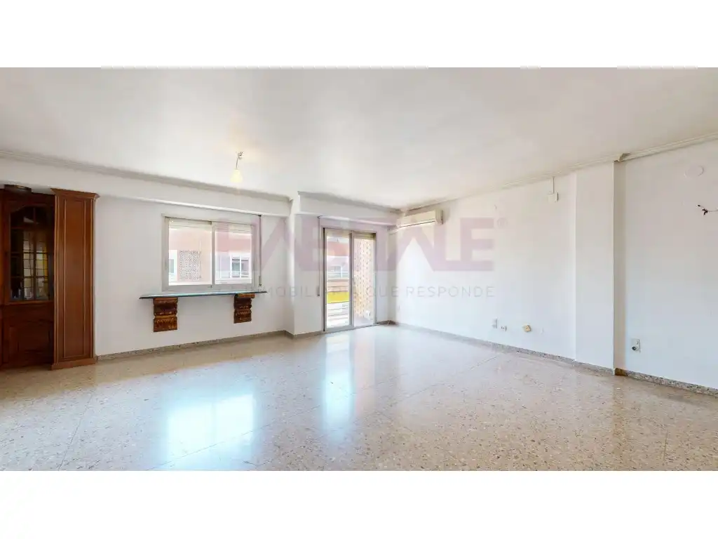 Vista exterior de Piso en venta en Valencia