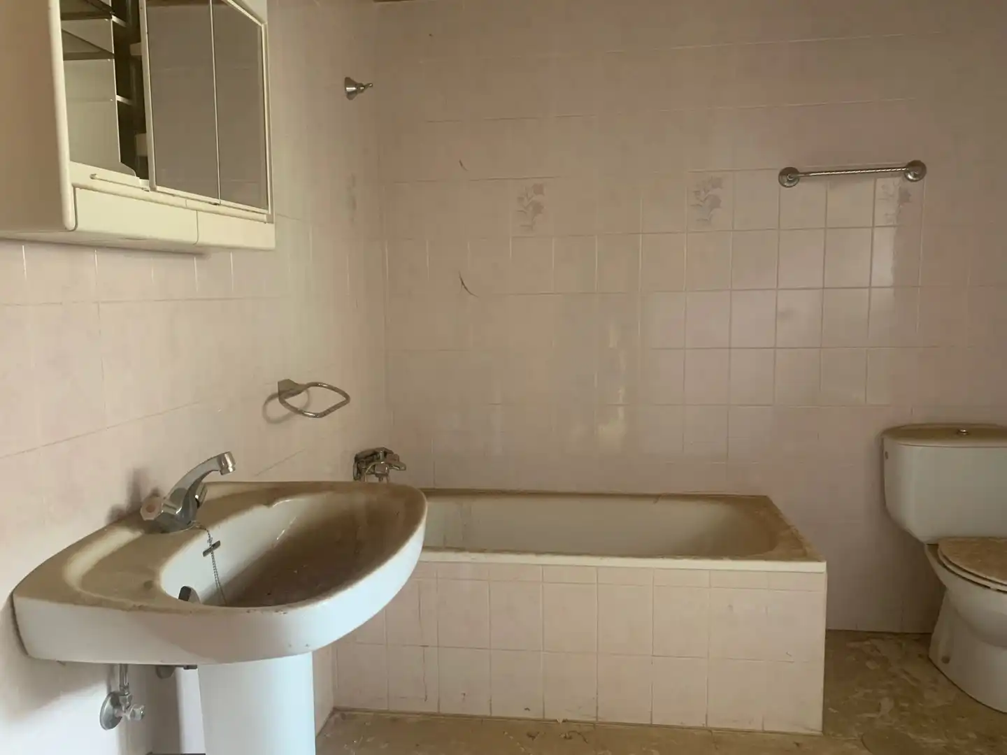 Bathroom of Houses for sale in Bonilla de la Sierra  with Heating and Storage room