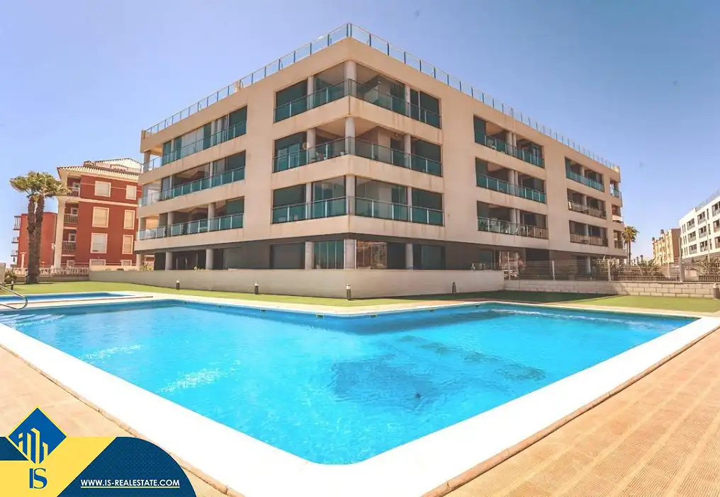 Pis amb piscina en venda a La Mata
