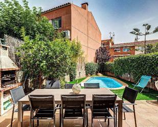 Jardí de Casa o xalet en venda en Vilanova i la Geltrú amb Aire condicionat, Terrassa i Piscina