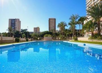 Piscina de Estudi en venda en Roquetas de Mar amb Calefacció, Jardí privat i Terrassa