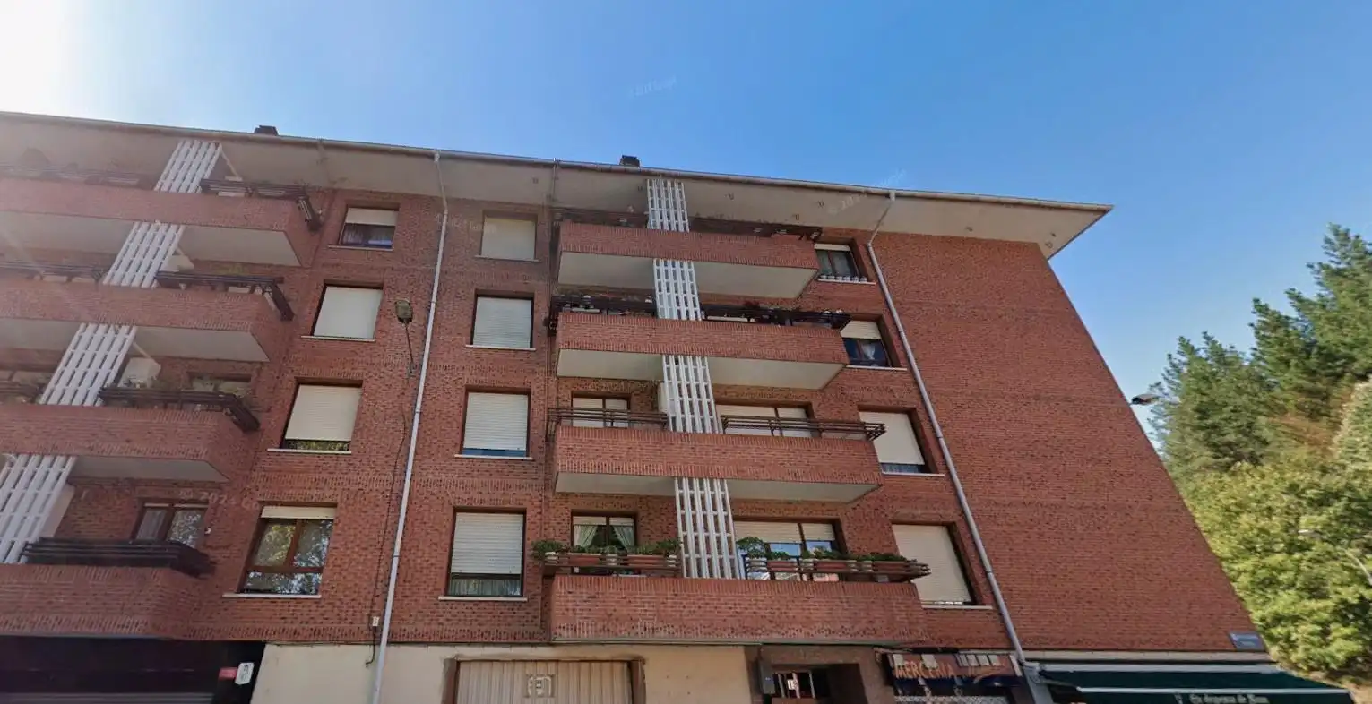 Vista exterior de Pis en venda en Zalla  amb Calefacció, Traster i Moblat