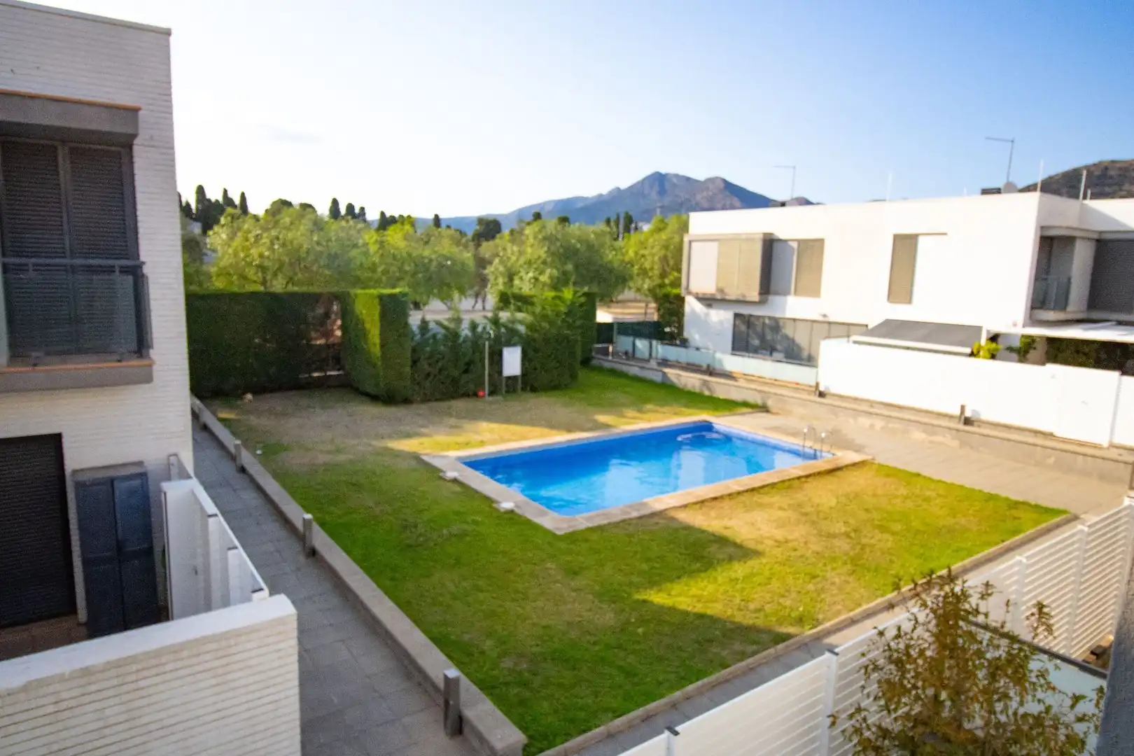 Garden of Houses for sale in Roses  with Air Conditioner, Heating and Private garden