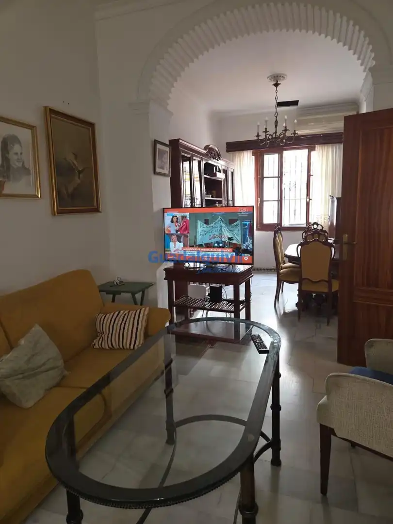 Sala d'estar de Casa o xalet en venda en Nervión
