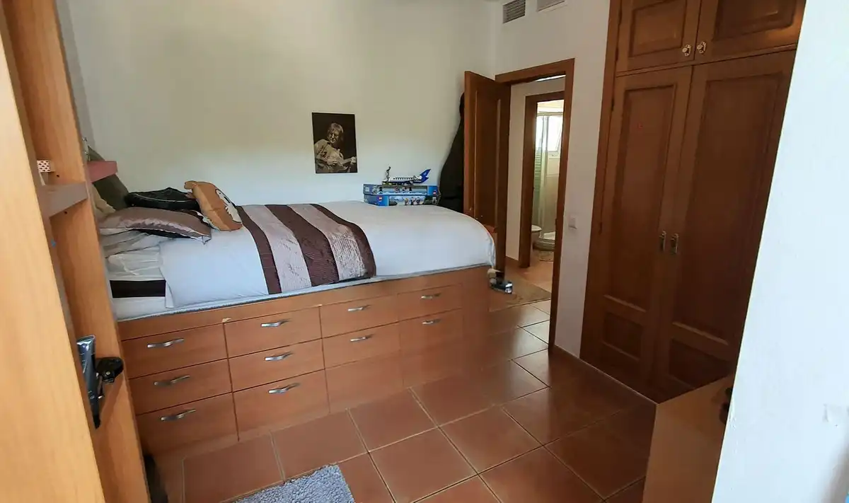 Habitación de Casa adosada en venta en Fuengirola con Jardín privado, Piscina y Amueblado