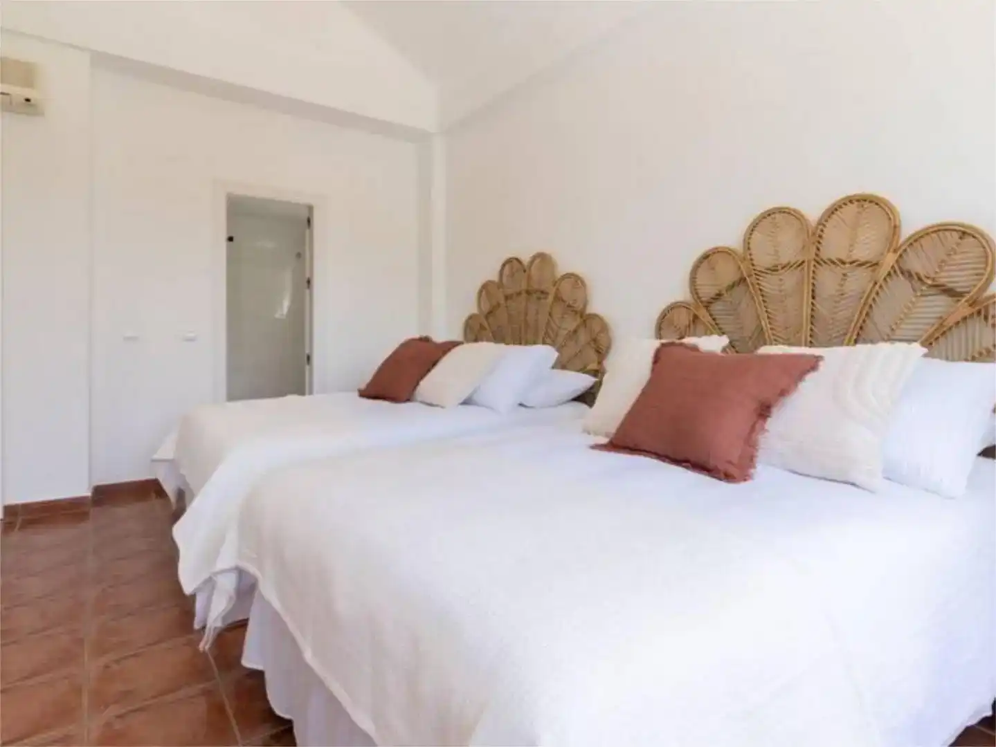 Dormitori de Casa adosada de lloguer en Mijas amb Aire condicionat, Jardí privat i Piscina