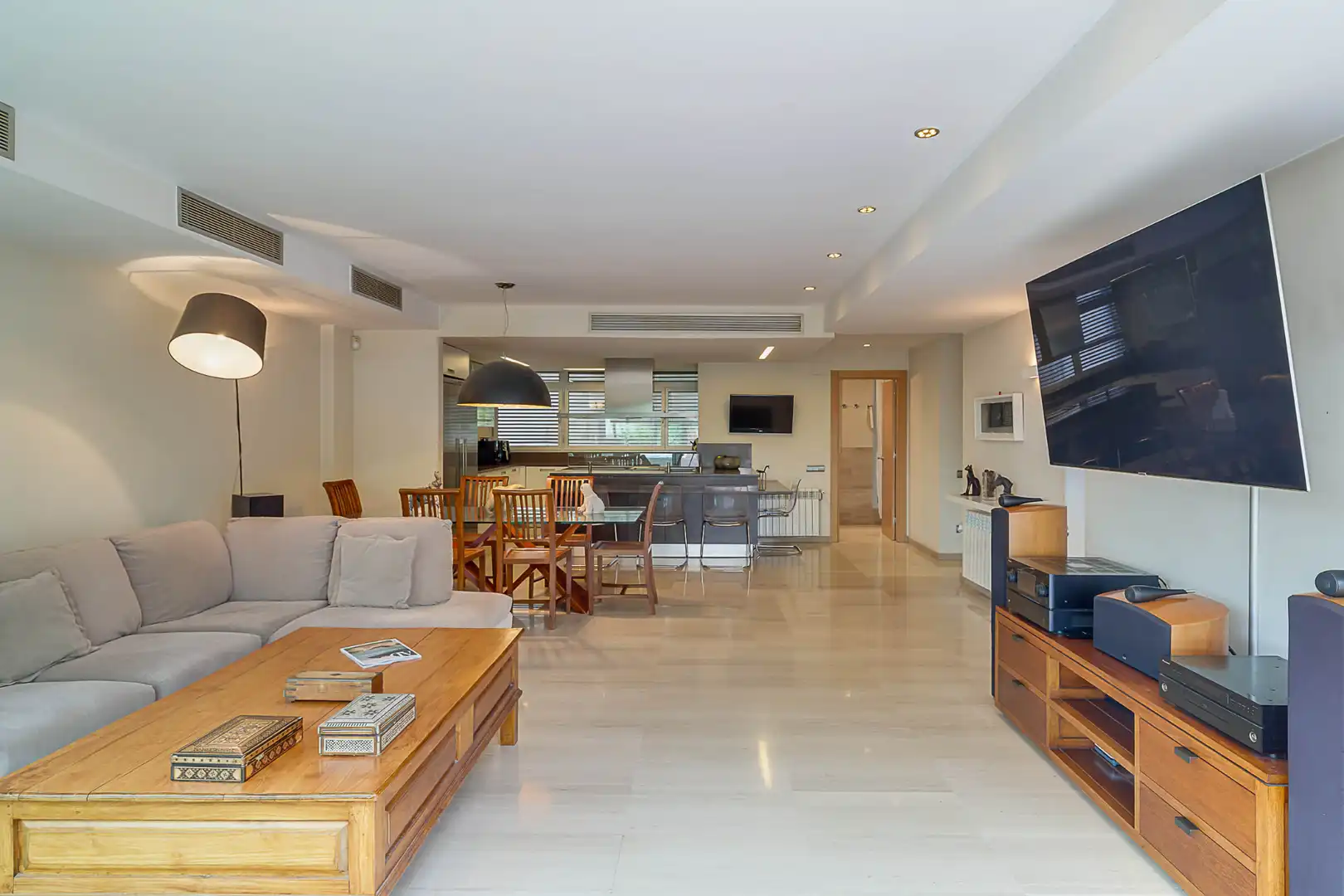 Sala de estar de Casa adosada en venta en Barcelona con Aire acondicionado, Calefacción y Terraza
