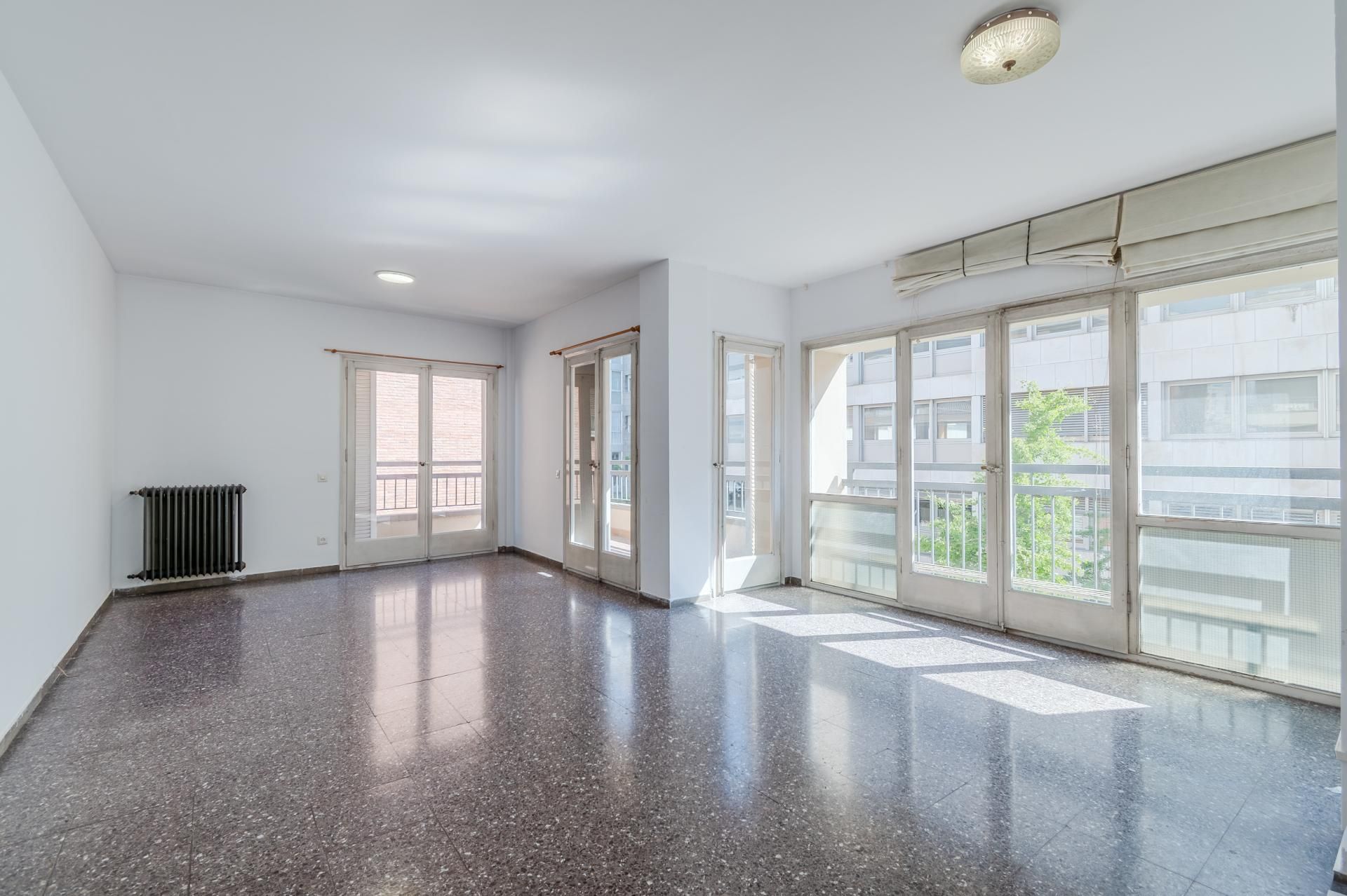 Sala d'estar de Pis en venda en Girona Capital amb Calefacció