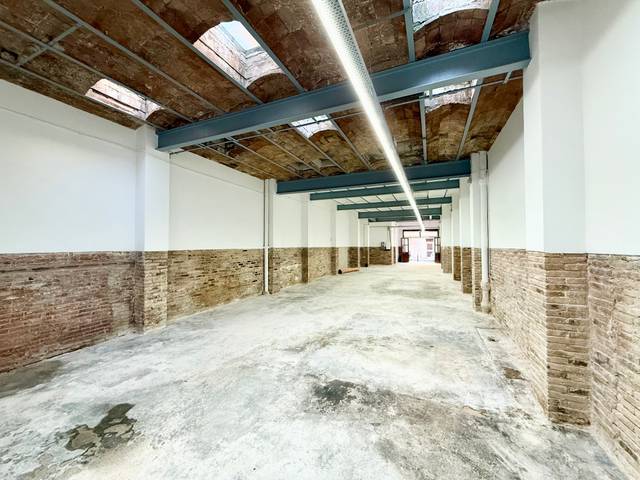 Nave industrial en Alquiler en Carrer de Sugranyes en Sants-Badal