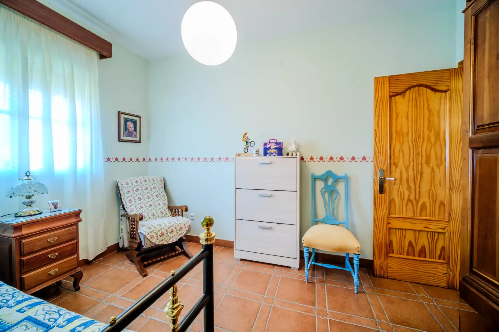 Dormitori de Casa o xalet en venda en Montequinto amb Jardí privat, Terrassa i Moblat