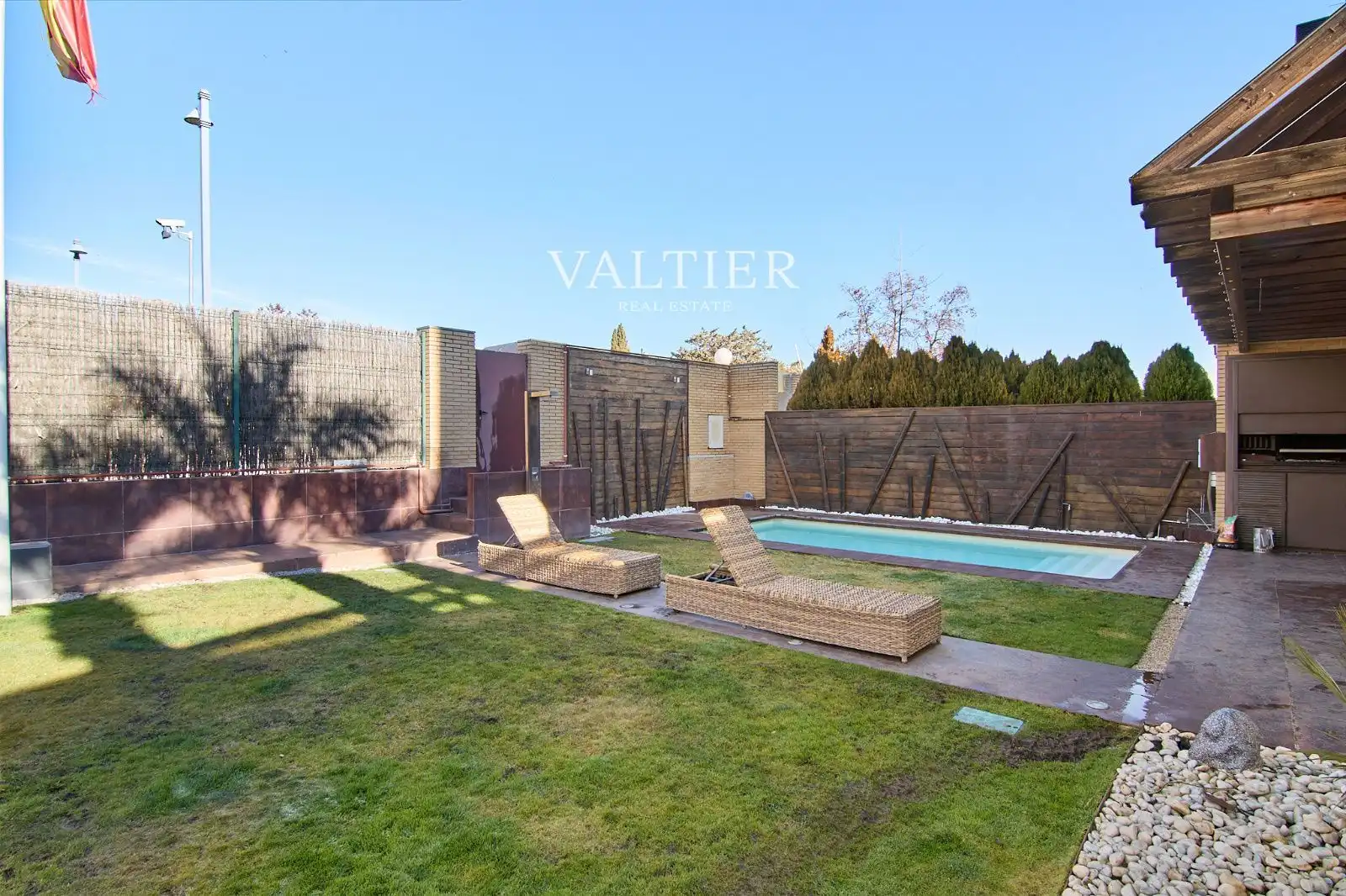 Jardí de Casa adosada en venda en Pozuelo de Alarcón amb Aire condicionat, Traster i Piscina
