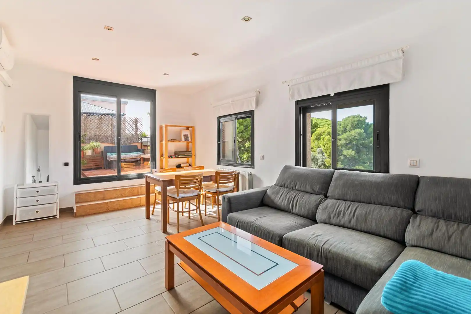 Wohnzimmer von Wohnung zum Verkauf in Barcelona mit Klimaanlage, Heizung und Terrasse