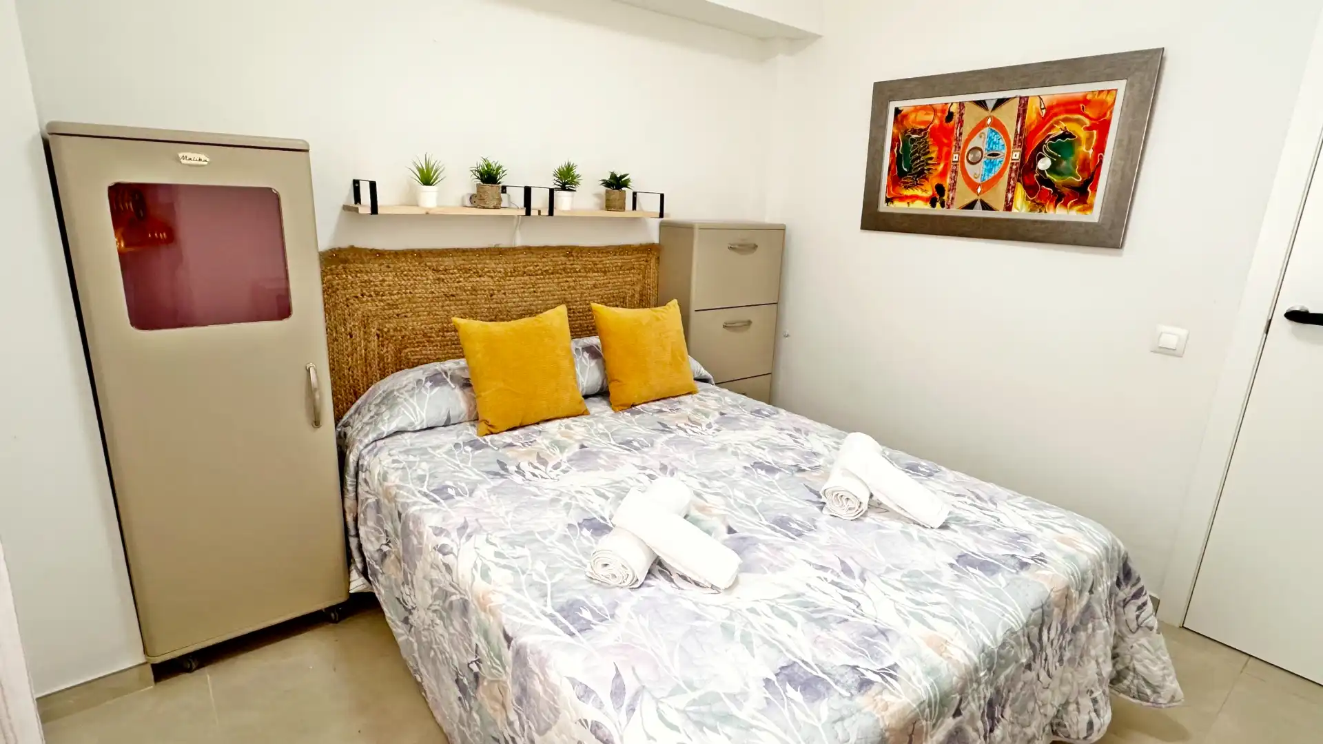 Dormitori de Apartament de lloguer en Gandia amb Aire condicionat, Calefacció i Moblat