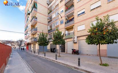 Exterior view of Flat for sale in  Granada Capital  with Terrace and Balcony