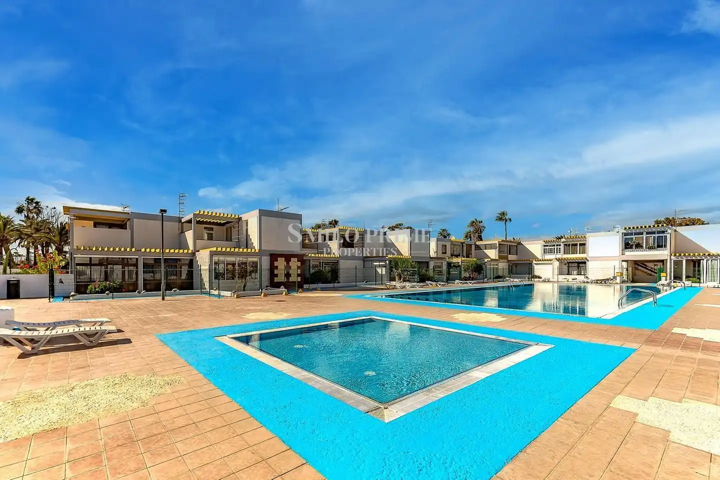 Bajo con piscina en venta en Calle Hercules