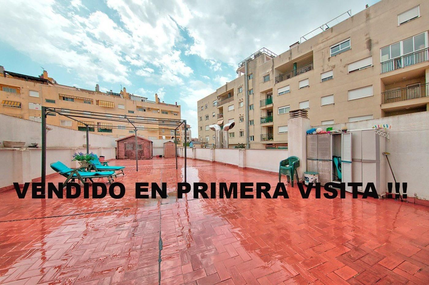 Vista exterior de Pis en venda en Catarroja amb Aire condicionat, Calefacció i Jardí privat