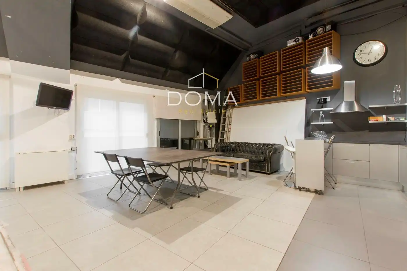 Commercial properties for sale in Barcelona  with Air Conditioner, Terrace and Furnished
