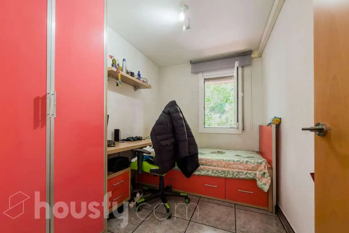 Habitación de Piso en venta en Sant Adrià de Besòs con Amueblado y Balcón