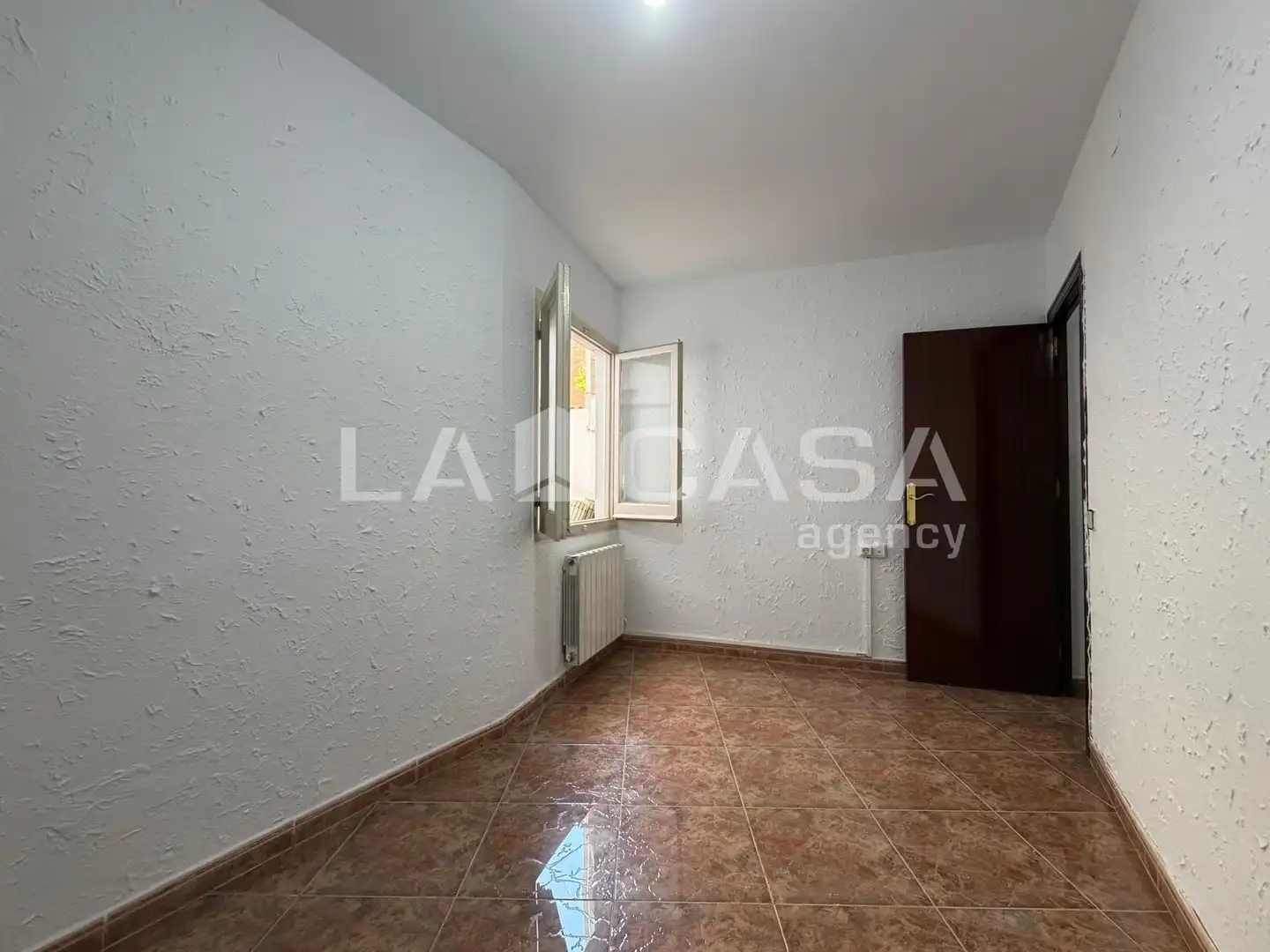 Wohnung zum Verkauf in Santa Coloma de Gramenet mit Heizung, Terrasse und Abstellraum