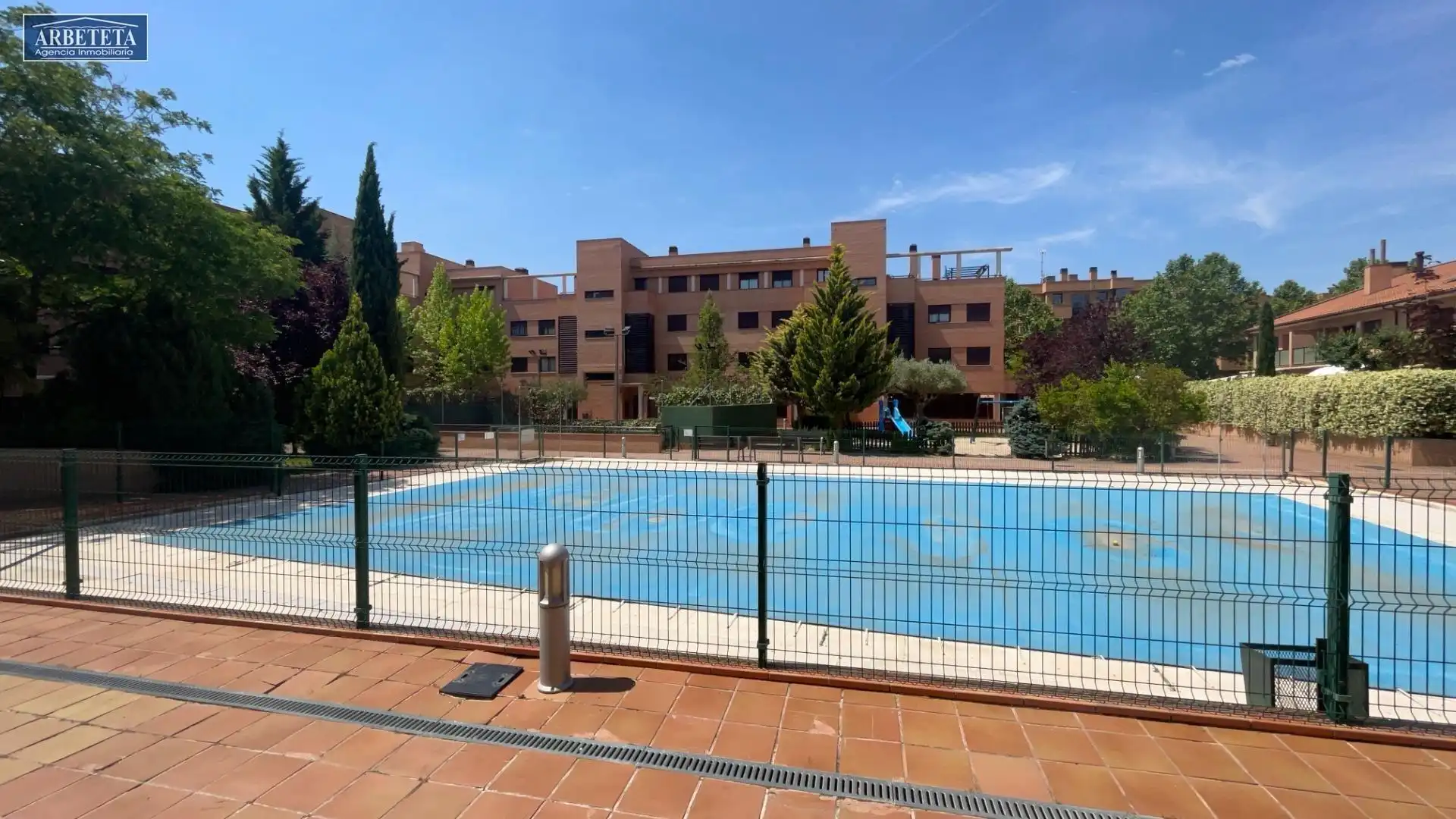 Piscina de Piso en venta en Yebes con Calefacción, Terraza y Trastero