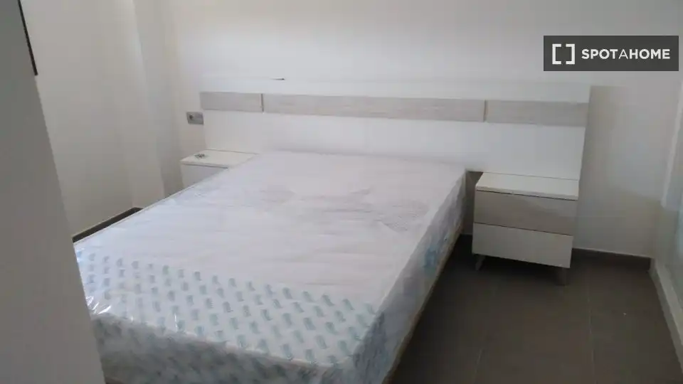 Dormitori de Apartament per a compartir en Málaga amb Aire condicionat, Terrassa i Moblat