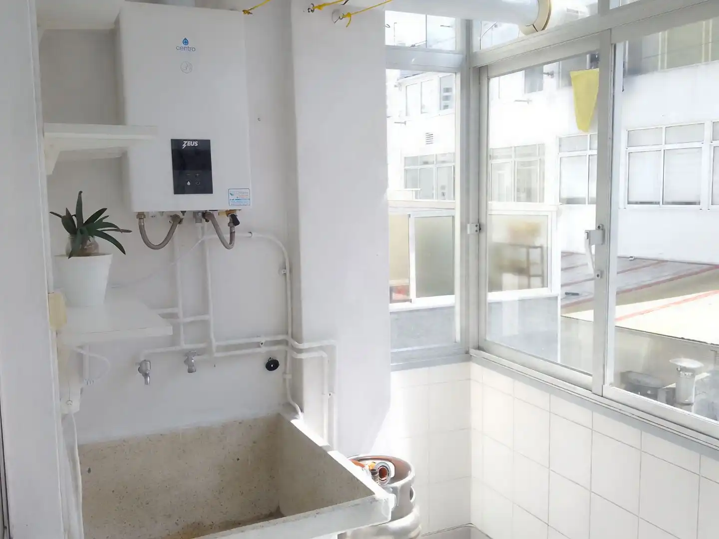 Badezimmer von Wohnung zur Miete in Narón mit Parkett, Terrasse und Ofen