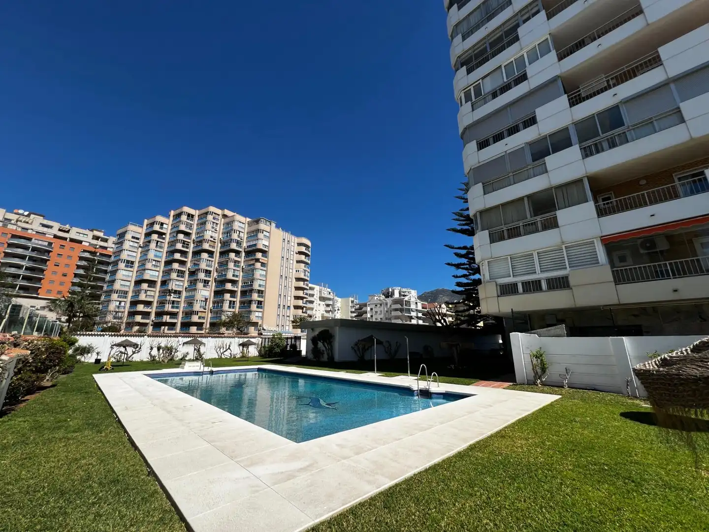 Piscina de Apartament en venda en Fuengirola amb Aire condicionat, Terrassa i Piscina comunitària