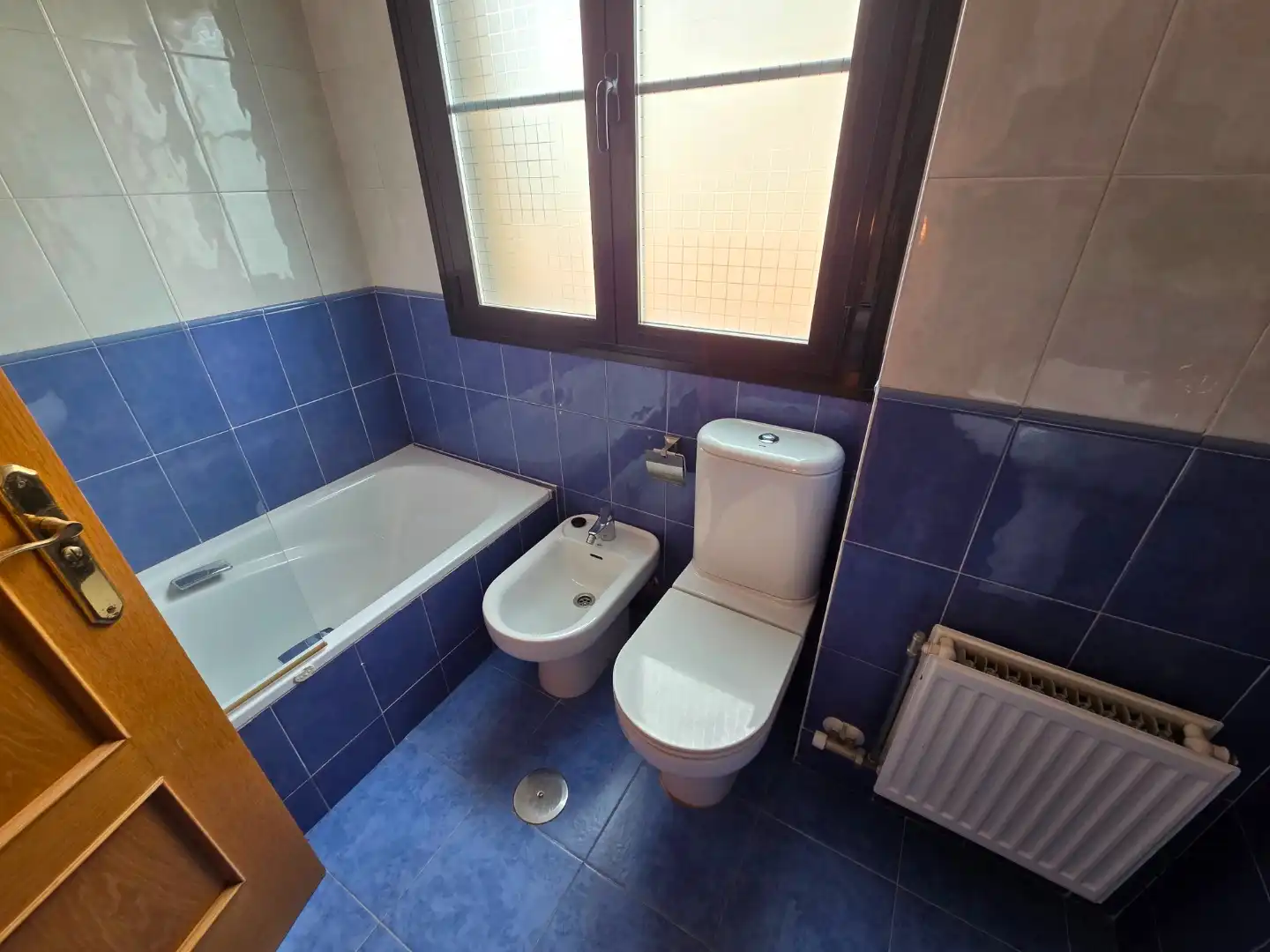 Baño de Casa adosada en venta en Cardeñadijo con Calefacción, Jardín privado y Terraza