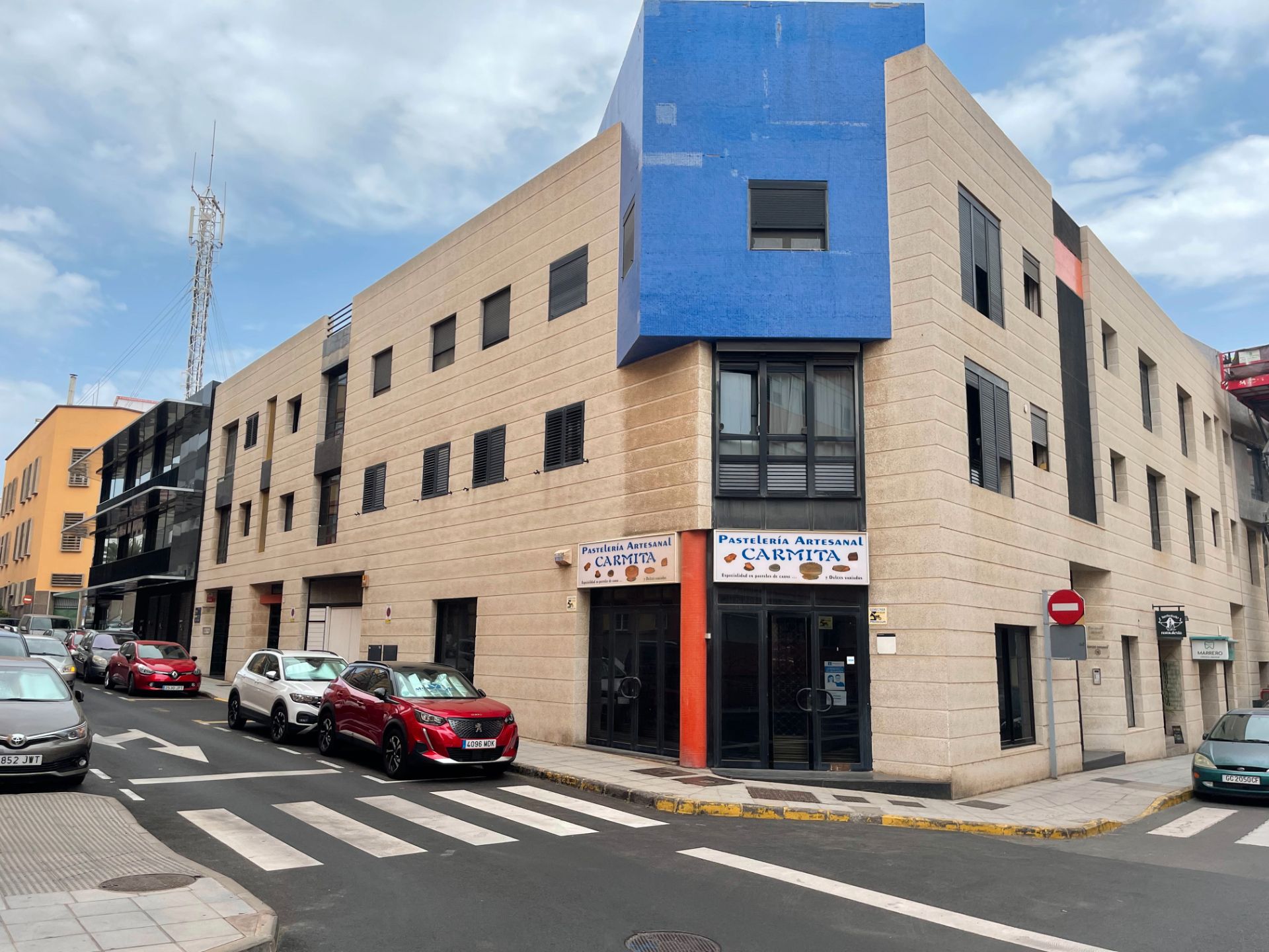 Vista exterior de Oficina en venda en Telde