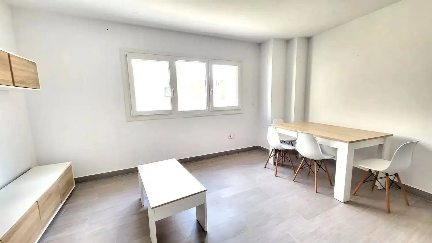 Habitación de Apartamento en venta en Rincón de la Victoria con Aire acondicionado, Trastero y Amueblado