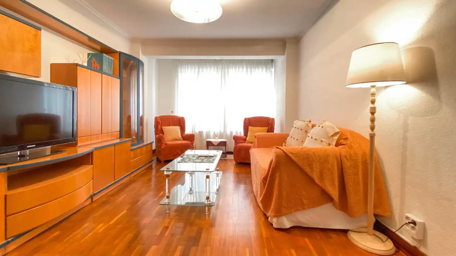 Wohnzimmer von Wohnung zur Miete in Santander mit Heizung, Parkett und Möbliert
