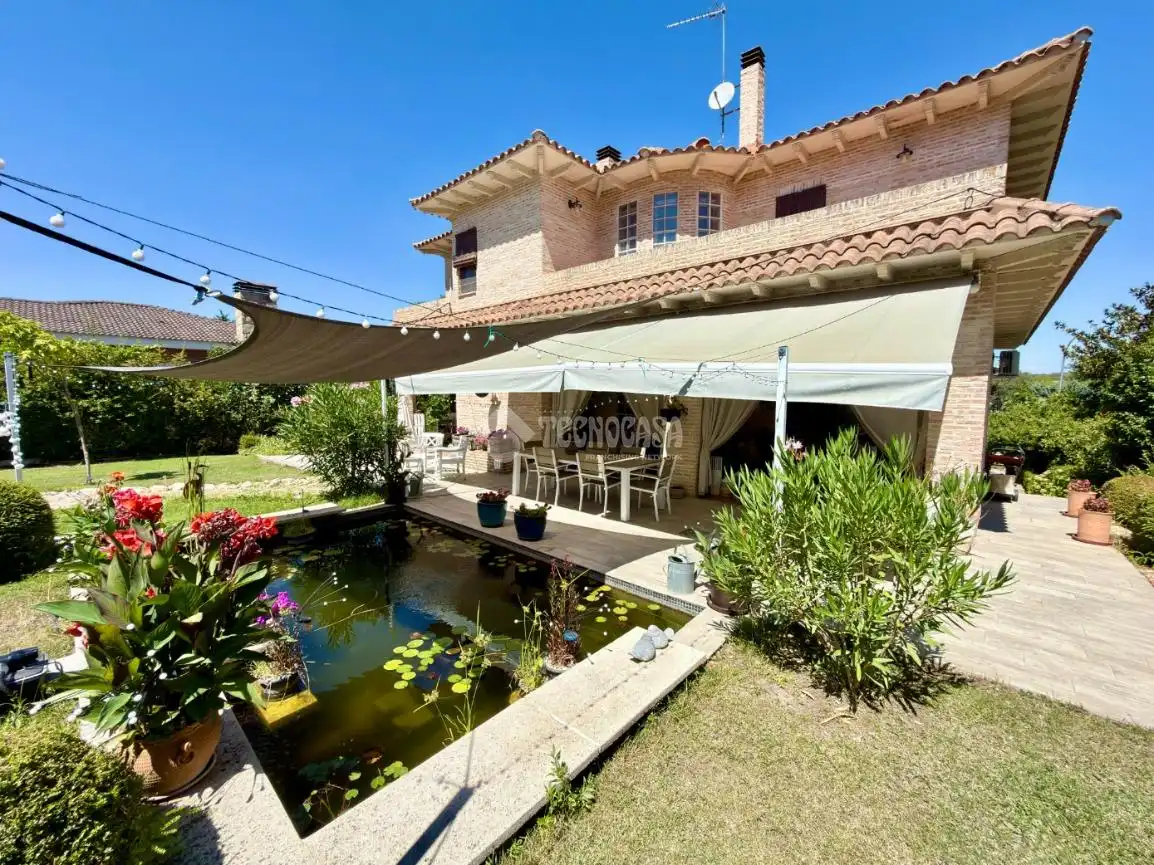 Jardí de Casa o xalet en venda en Valdeaveruelo amb Aire condicionat, Calefacció i Terrassa