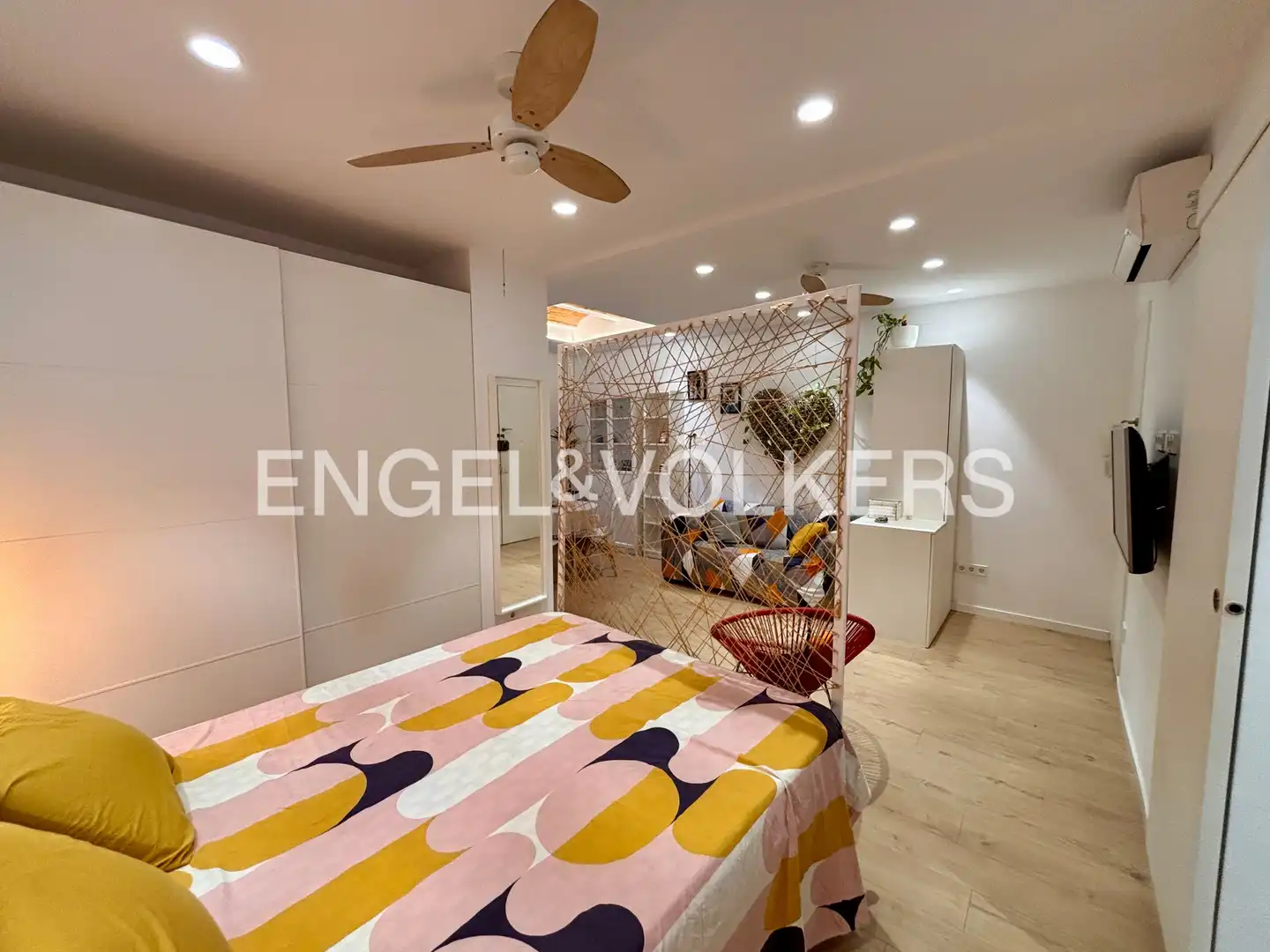 Bedroom of Flat for rent in Barcelona  with Air Conditioner, Heating and Terrace