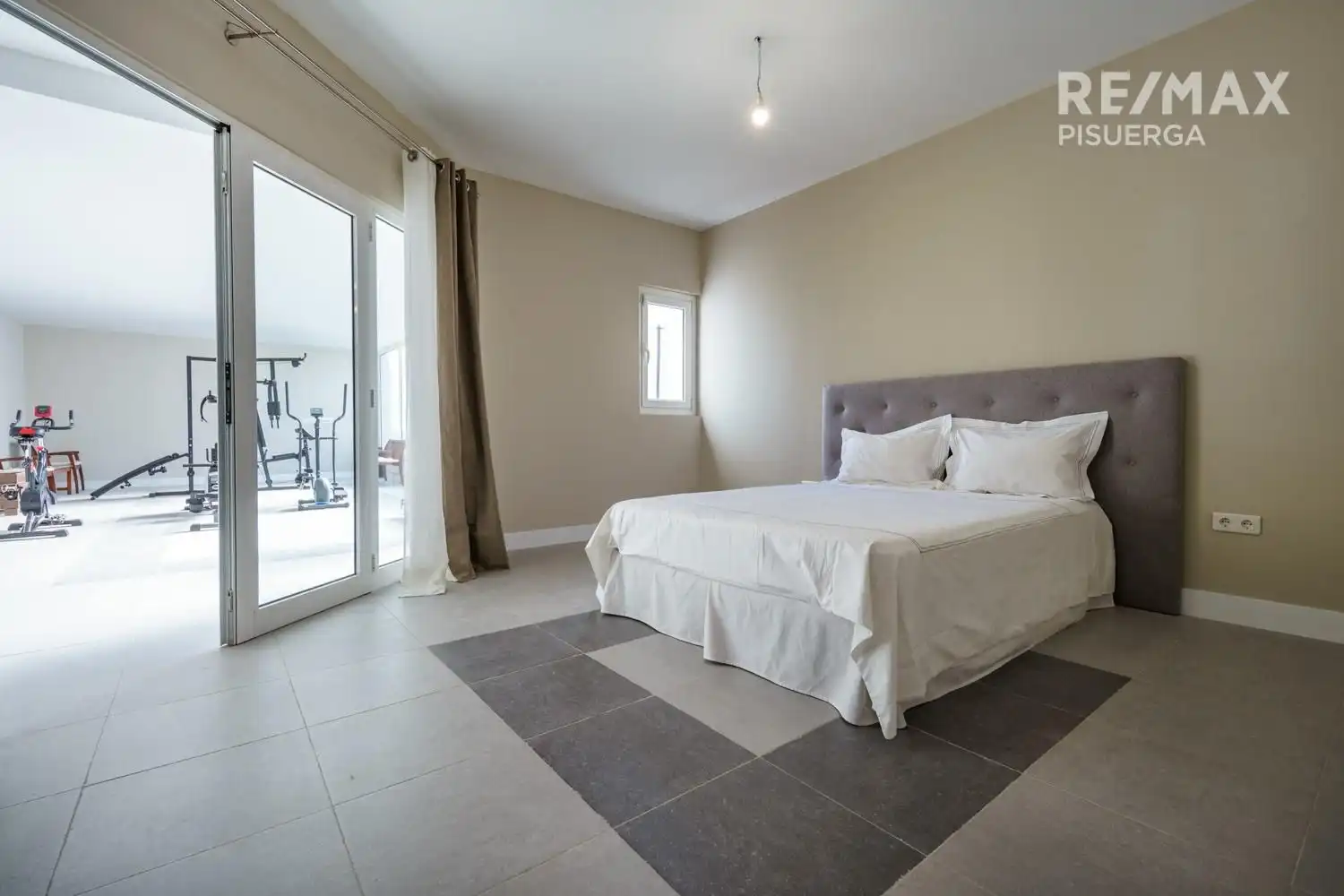 Dormitori de Casa o xalet en venda en Laguna de Duero amb Calefacció, Jardí privat i Terrassa