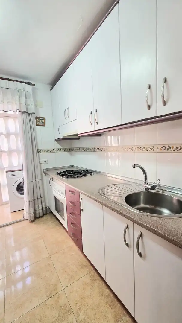 Küche von Wohnung zum Verkauf in Benidorm mit Klimaanlage und Terrasse
