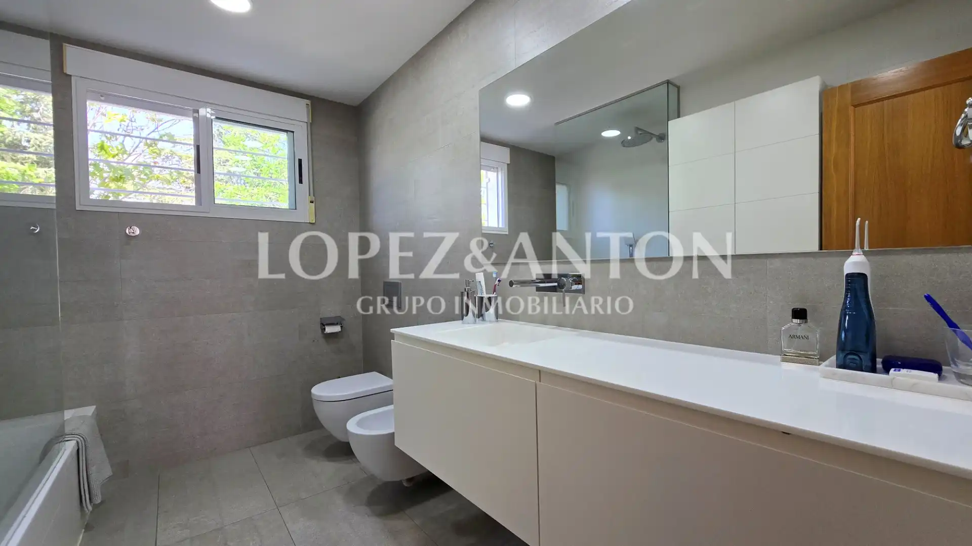 Bathroom of Houses for sale in L'Eliana  with Air Conditioner, Heating and Private garden