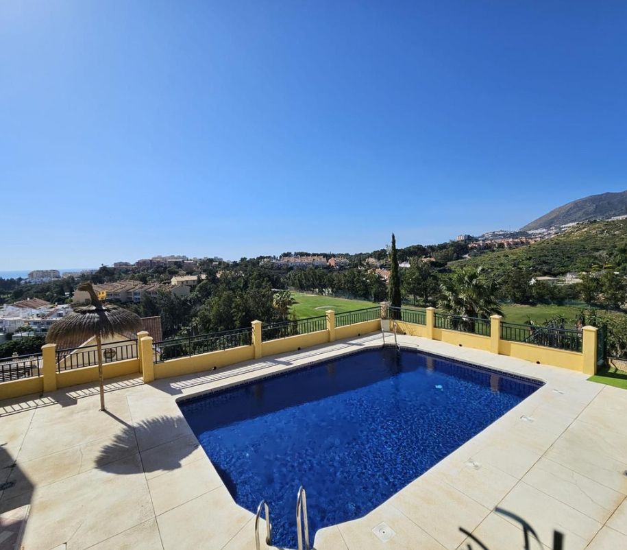 Piscina de Pis en venda en Benalmádena amb Terrassa, Moblat i Forn